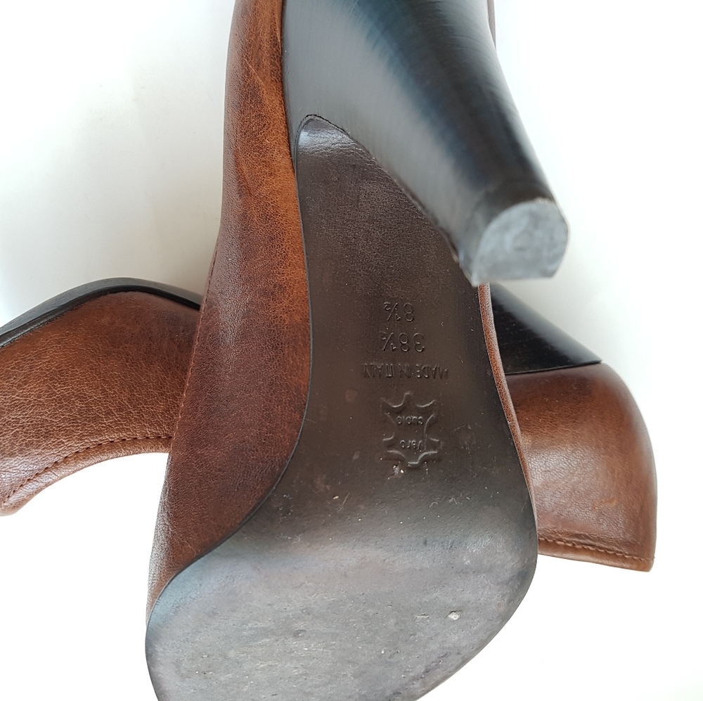 BCBG ROUND toe brown pumps - Picture 3 of 3